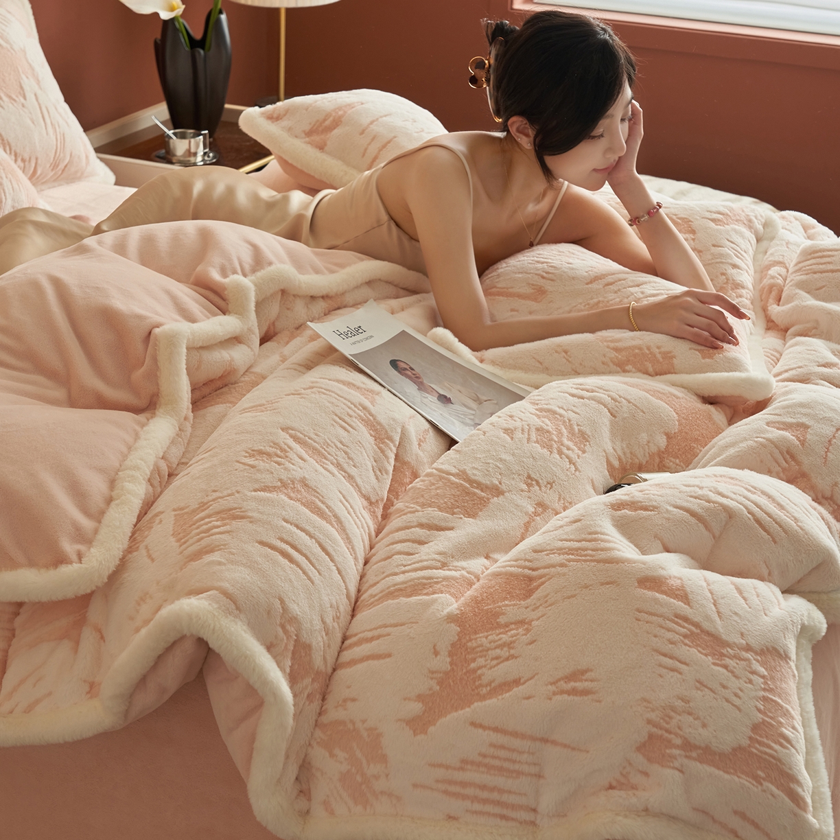 91家纺网 家纺一手货源 找家纺 晨曦家纺 2025新款高克重兔毛绒浪花四件套牛奶绒四件套兔毛边床品 爱的罗曼史