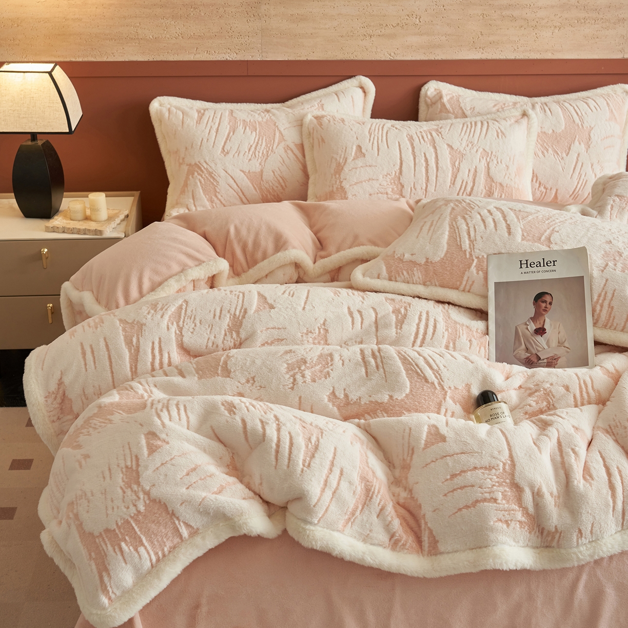 91家纺网 家纺一手货源 找家纺 （总）晨曦家纺 2025新款高克重兔毛绒浪花四件套牛奶绒四件套兔毛边床品