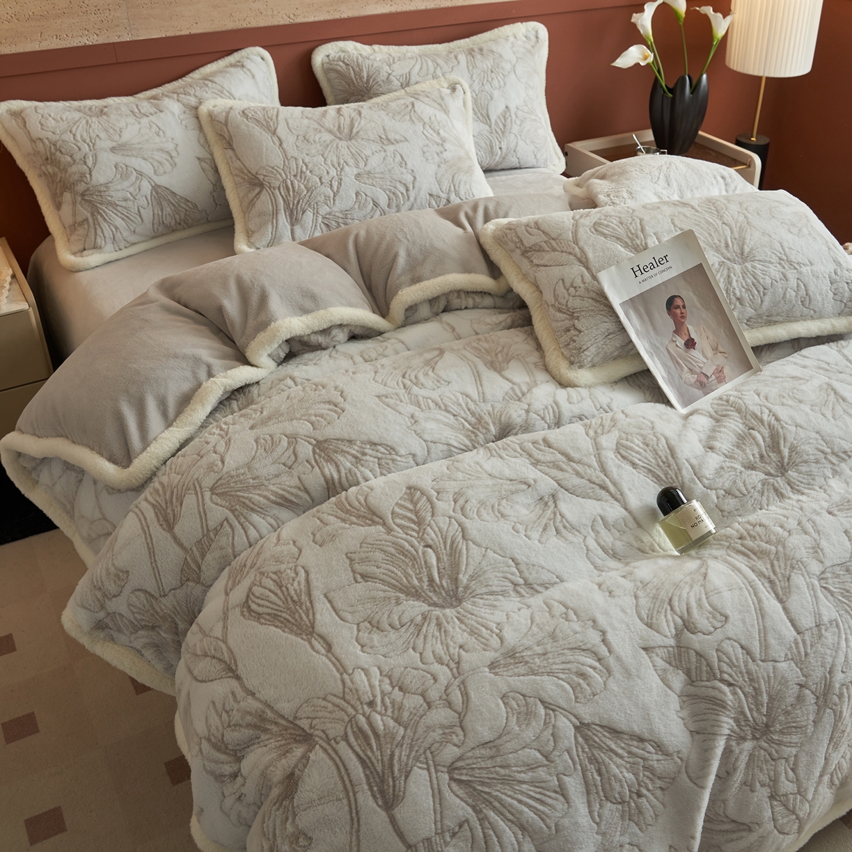 91家纺网 家纺一手货源 找家纺 晨曦家纺 2025新款高克重兔毛绒浪花四件套牛奶绒四件套兔毛边床品 毕加索