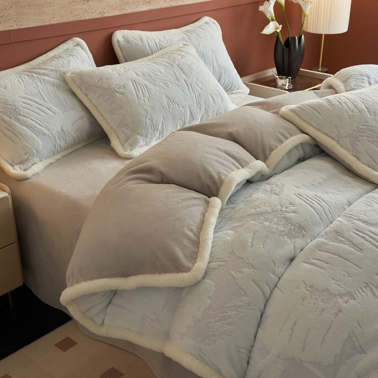 91家纺网 家纺一手货源 找家纺 晨曦家纺 2025新款高克重兔毛绒浪花四件套牛奶绒四件套兔毛边床品 莫奈花廊