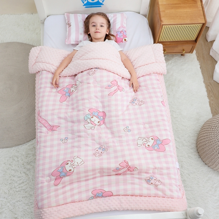 91家纺网 家纺一手货源 找家纺 鱼宝 2025新款三丽鸥针织棉豆豆被 粉格美乐蒂