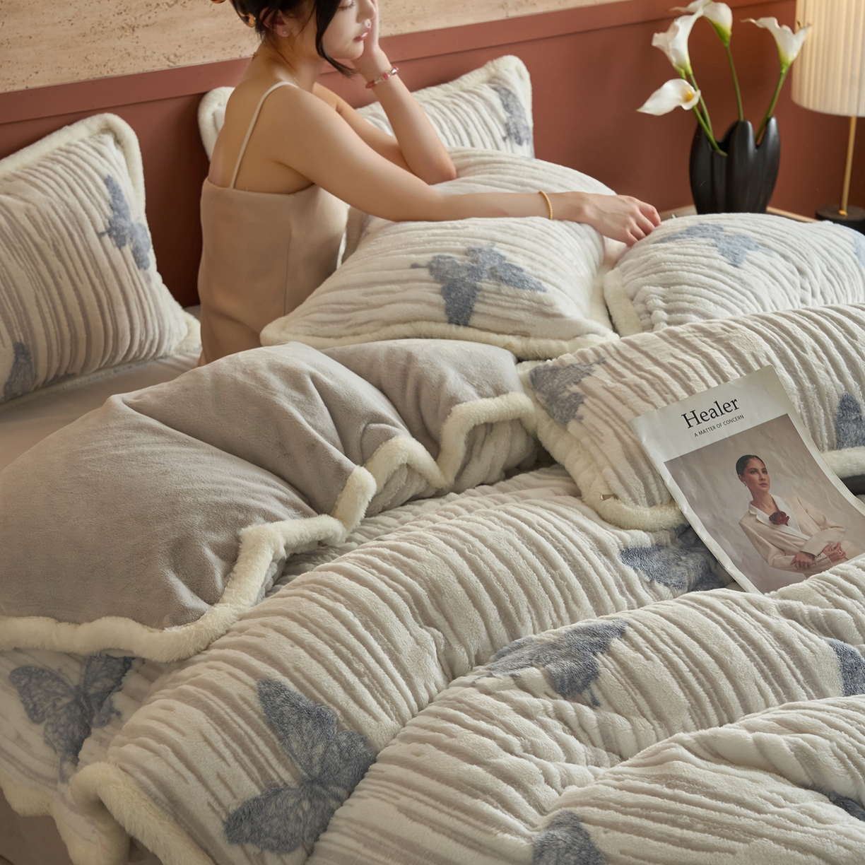 91家纺网 家纺一手货源 找家纺 晨曦家纺 2025新款高克重兔毛绒浪花四件套牛奶绒四件套兔毛边床品 舞后