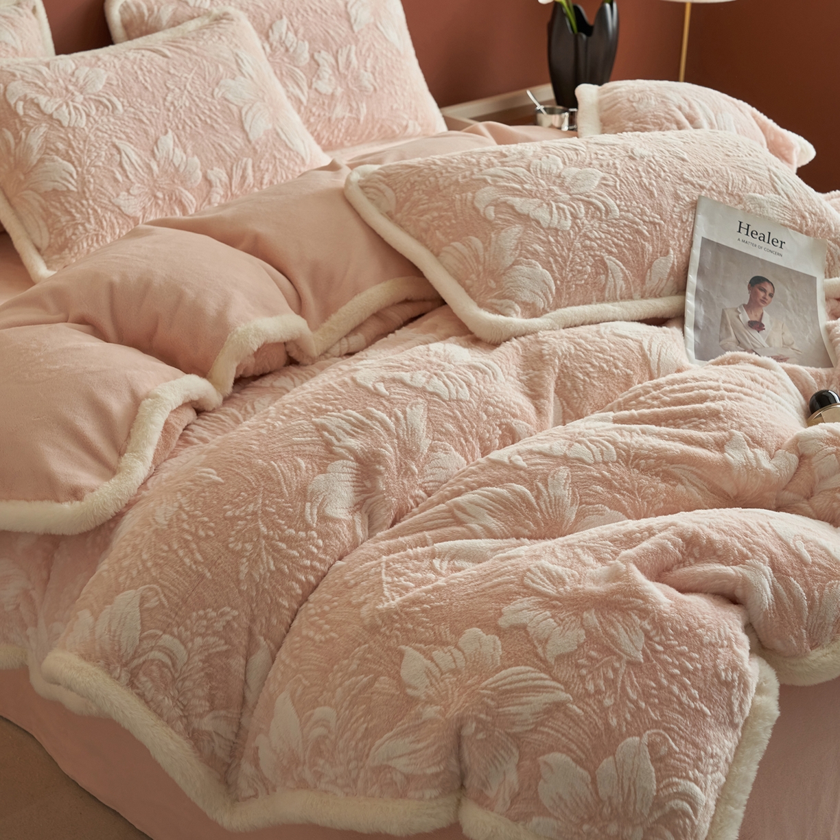 91家纺网 家纺一手货源 找家纺 晨曦家纺 2025新款高克重兔毛绒浪花四件套牛奶绒四件套兔毛边床品 初恋