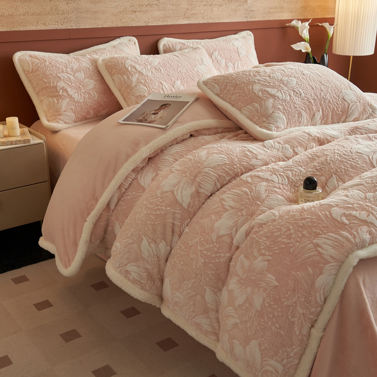 91家纺网 家纺一手货源 找家纺 晨曦家纺 2025新款高克重兔毛绒浪花四件套牛奶绒四件套兔毛边床品 初恋