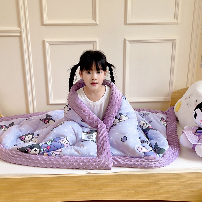 91家纺网 家纺一手货源 找家纺 鱼宝 2025新款三丽鸥针织棉豆豆被 汽车库洛米