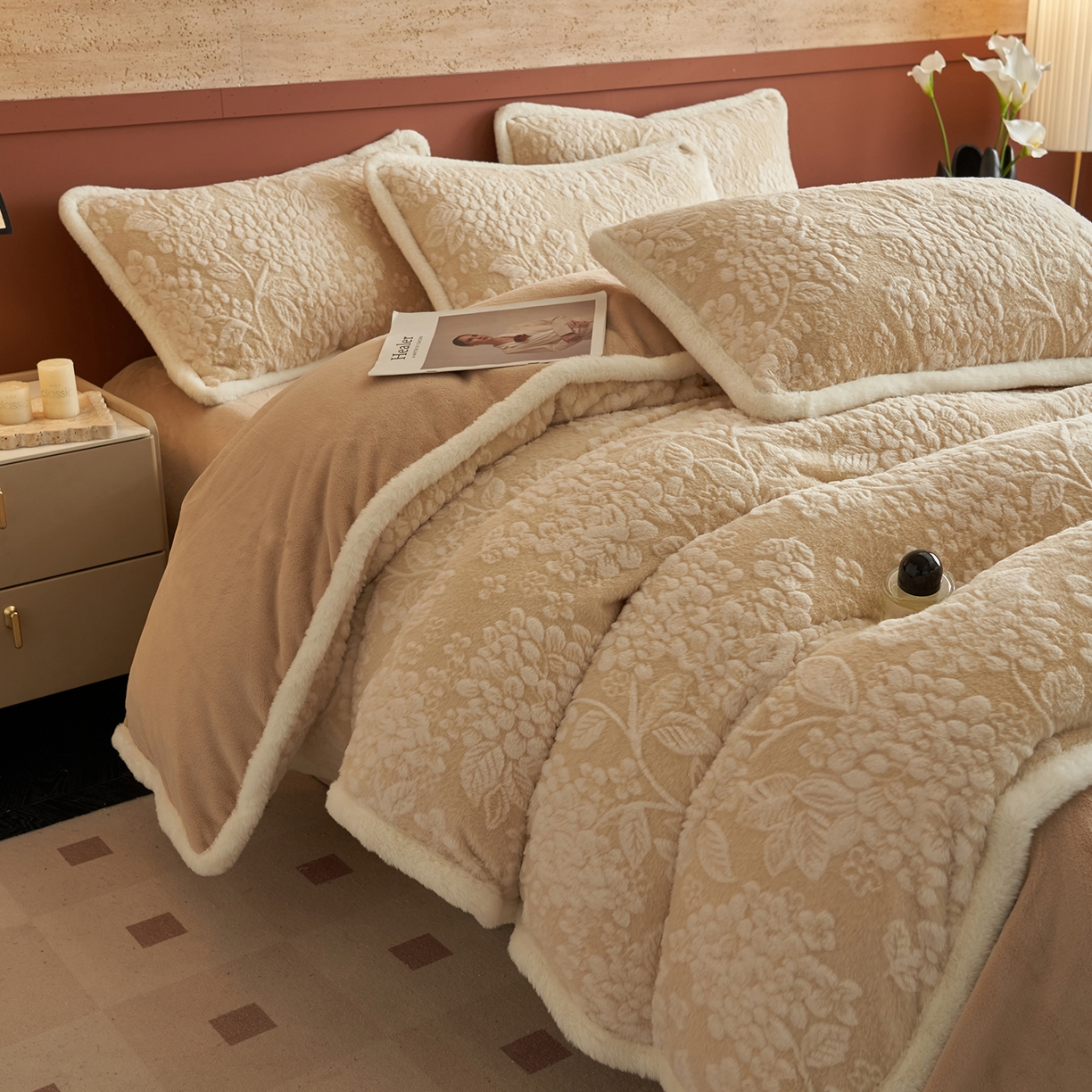 91家纺网 家纺一手货源 找家纺 晨曦家纺 2025新款高克重兔毛绒浪花四件套牛奶绒四件套兔毛边床品 兰铃花语