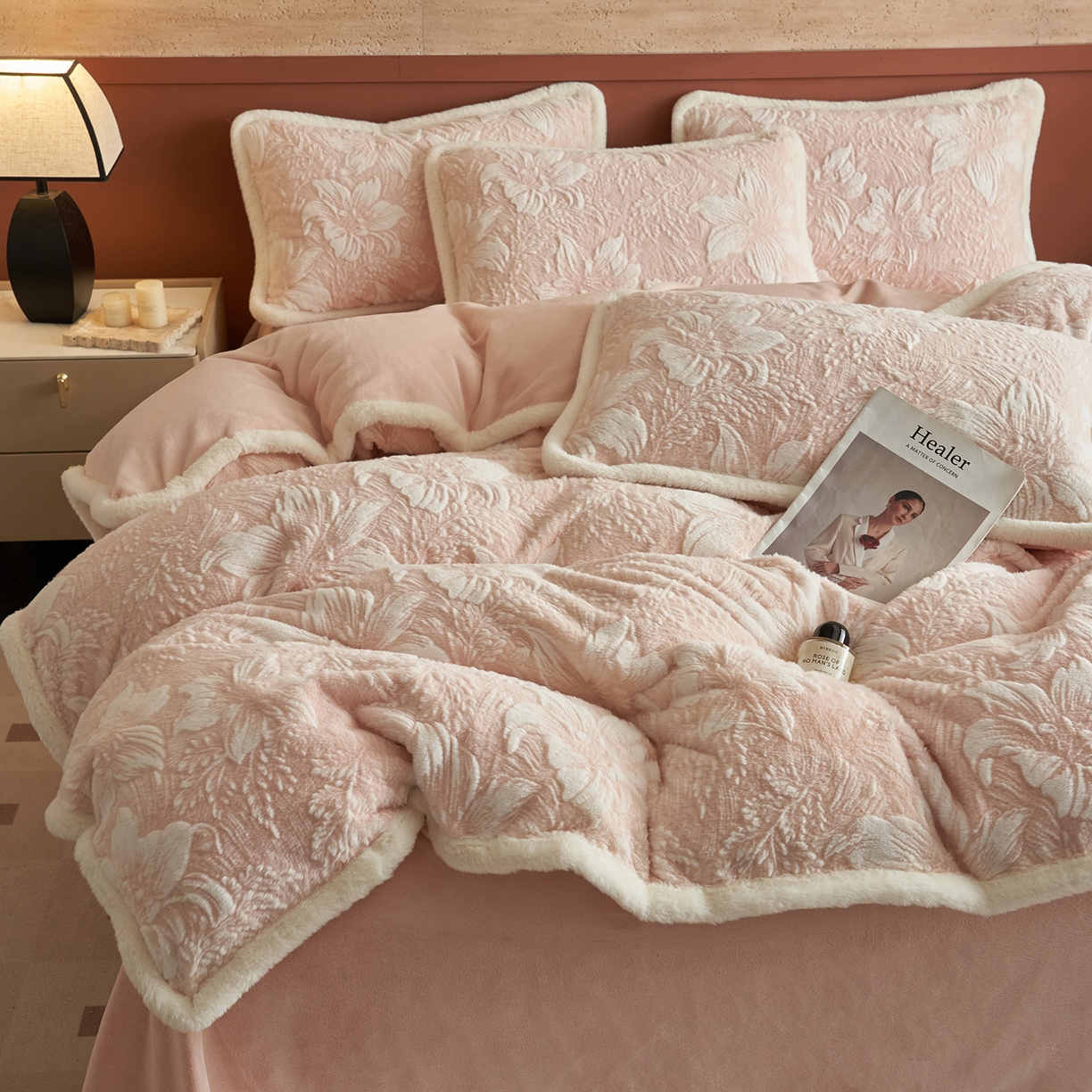 91家纺网 家纺一手货源 找家纺 晨曦家纺 2025新款高克重兔毛绒浪花四件套牛奶绒四件套兔毛边床品 初恋