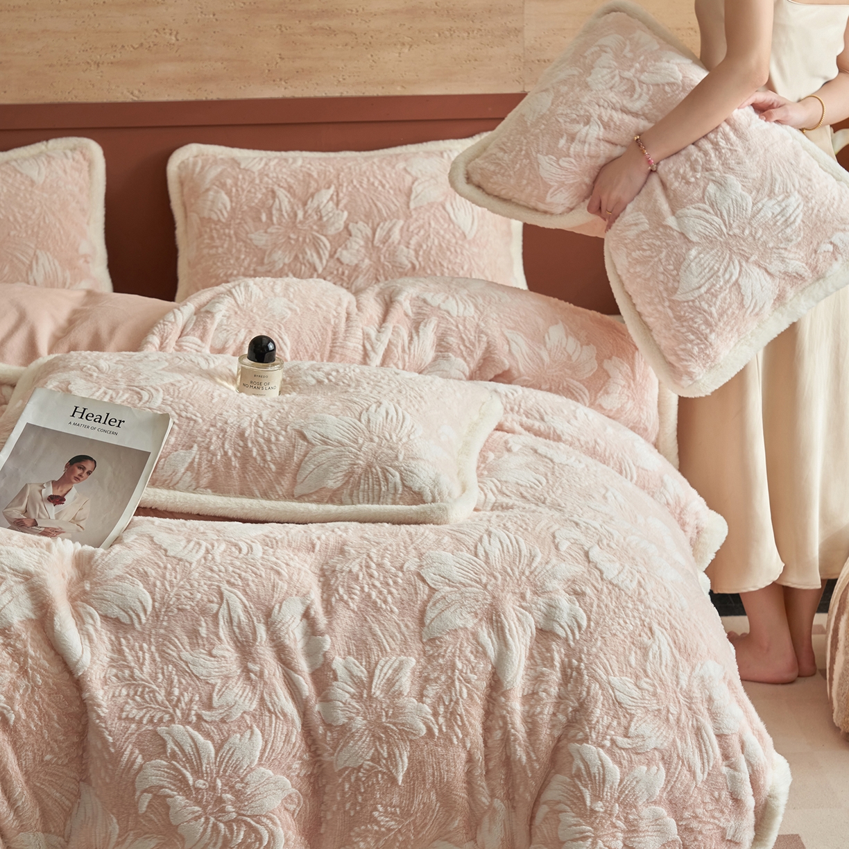 91家纺网 家纺一手货源 找家纺 晨曦家纺 2025新款高克重兔毛绒浪花四件套牛奶绒四件套兔毛边床品 初恋