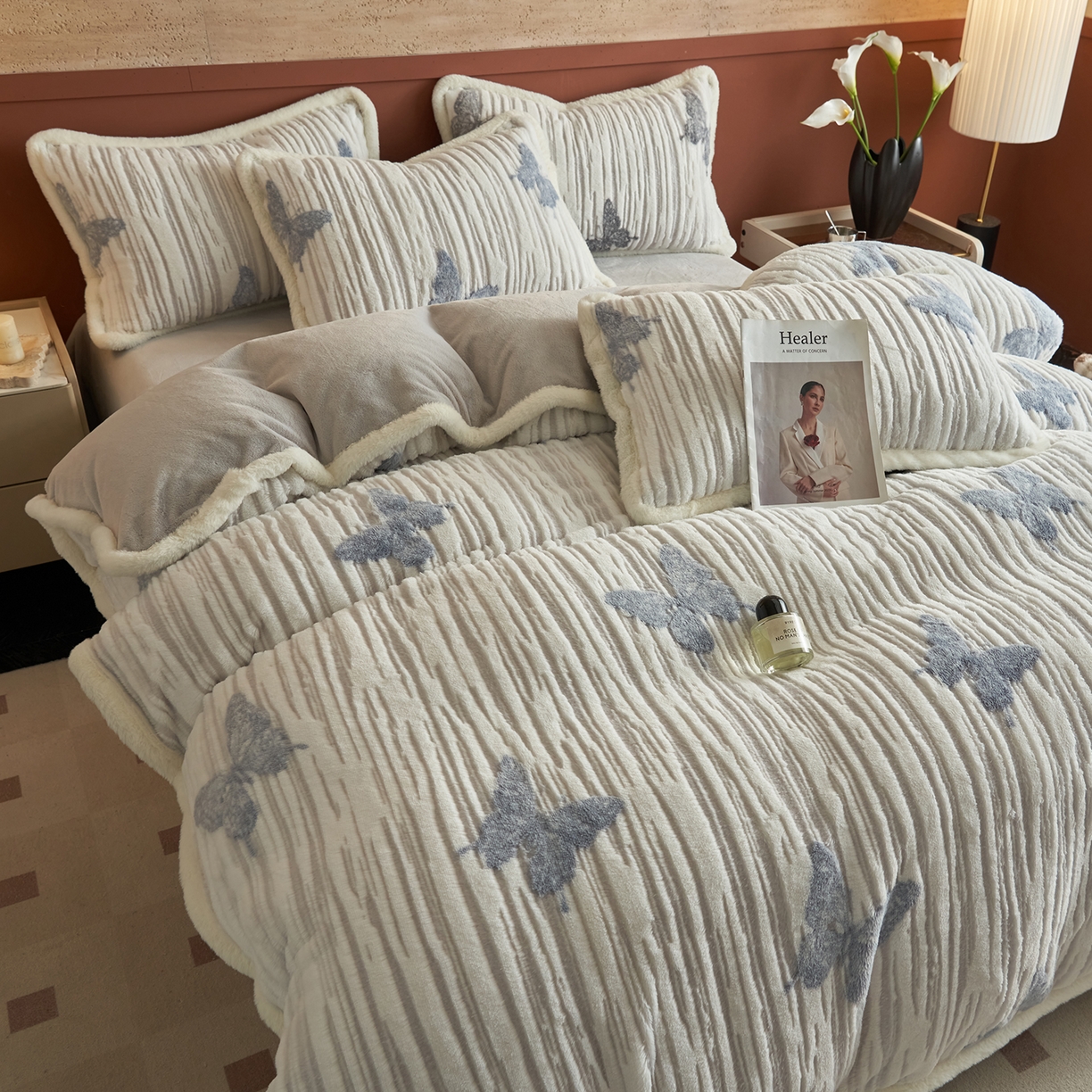 91家纺网 家纺一手货源 找家纺 晨曦家纺 2025新款高克重兔毛绒浪花四件套牛奶绒四件套兔毛边床品 舞后