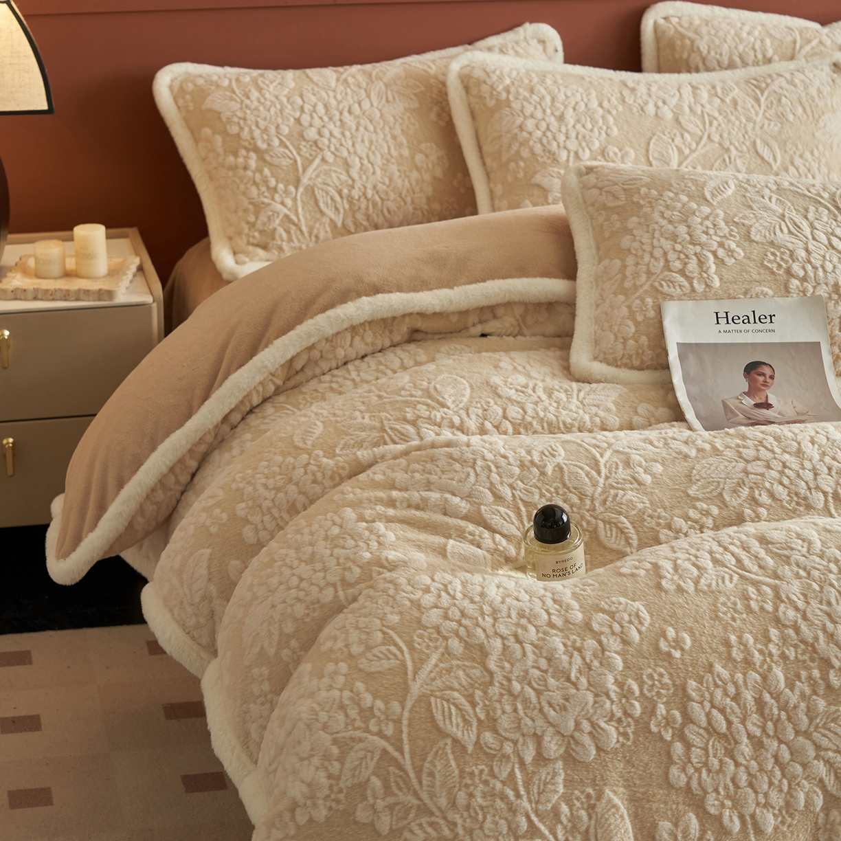 91家纺网 家纺一手货源 找家纺 晨曦家纺 2025新款高克重兔毛绒浪花四件套牛奶绒四件套兔毛边床品 兰铃花语