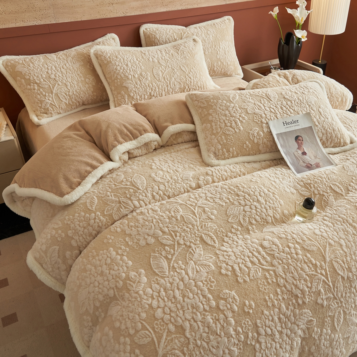 91家纺网 家纺一手货源 找家纺 晨曦家纺 2025新款高克重兔毛绒浪花四件套牛奶绒四件套兔毛边床品 兰铃花语