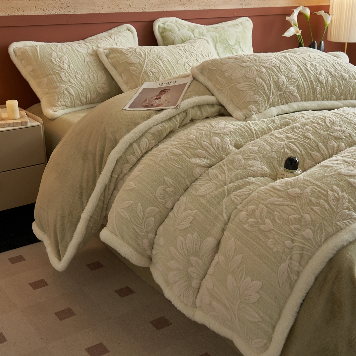 91家纺网 家纺一手货源 找家纺 晨曦家纺 2025新款高克重兔毛绒浪花四件套牛奶绒四件套兔毛边床品 泽米拉