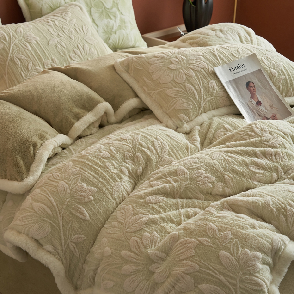 91家纺网 家纺一手货源 找家纺 晨曦家纺 2025新款高克重兔毛绒浪花四件套牛奶绒四件套兔毛边床品 泽米拉