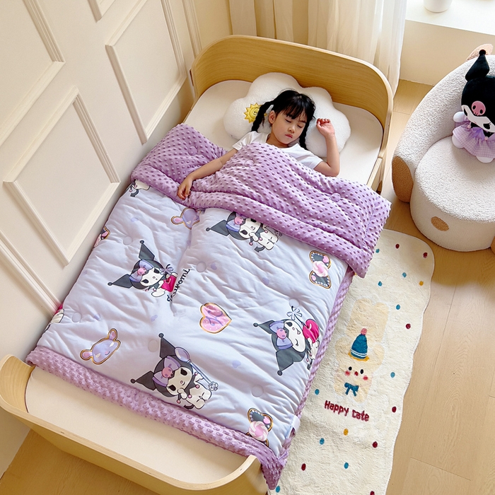 91家纺网 家纺一手货源 找家纺 鱼宝 2025新款三丽鸥针织棉豆豆被 可爱库洛米