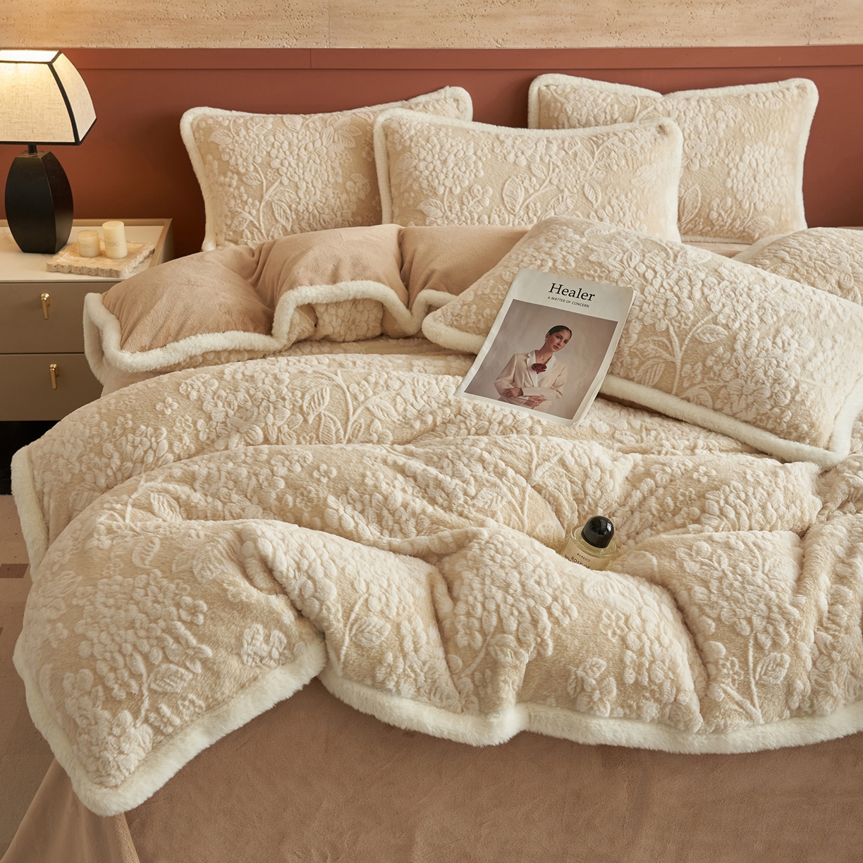 91家纺网 家纺一手货源 找家纺 晨曦家纺 2025新款高克重兔毛绒浪花四件套牛奶绒四件套兔毛边床品 兰铃花语