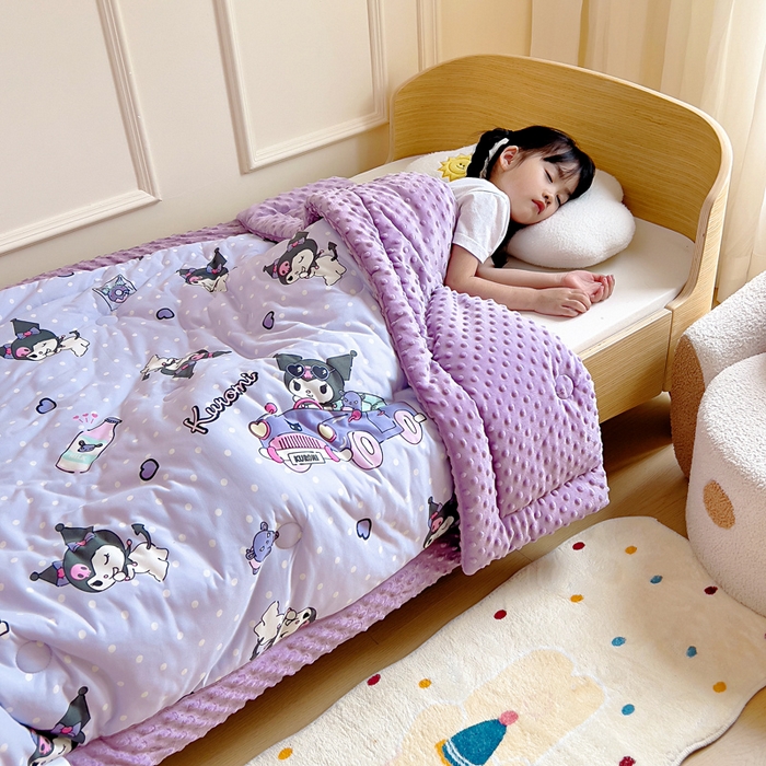 91家纺网 家纺一手货源 找家纺 鱼宝 2025新款三丽鸥针织棉豆豆被 汽车库洛米