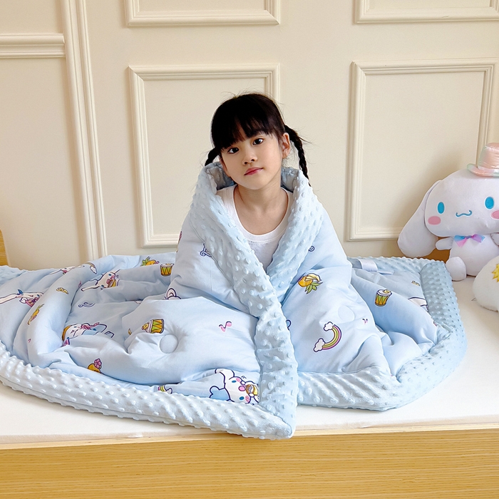 91家纺网 家纺一手货源 找家纺 鱼宝 2025新款三丽鸥针织棉豆豆被 水果玉桂狗