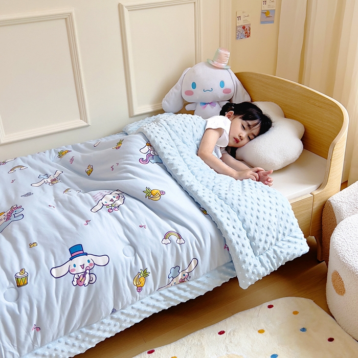 91家纺网 家纺一手货源 找家纺 鱼宝 2025新款三丽鸥针织棉豆豆被 水果玉桂狗