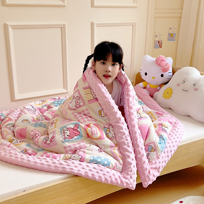 91家纺网 家纺一手货源 找家纺 鱼宝 2025新款三丽鸥针织棉豆豆被 Kitty甜品屋