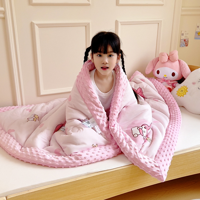 91家纺网 家纺一手货源 找家纺 鱼宝 2025新款三丽鸥针织棉豆豆被 爱心美乐蒂