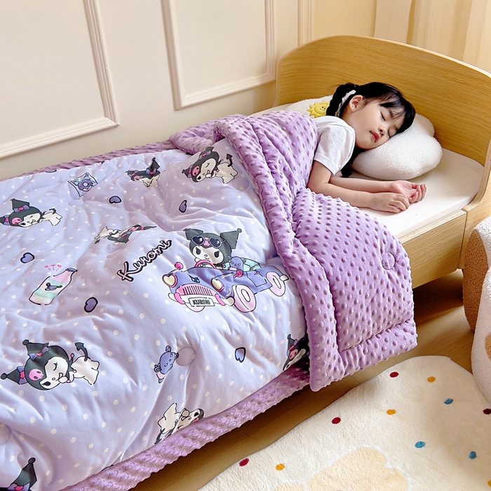 91家纺网 家纺一手货源 找家纺 鱼宝 2025新款三丽鸥针织棉豆豆被 汽车库洛米