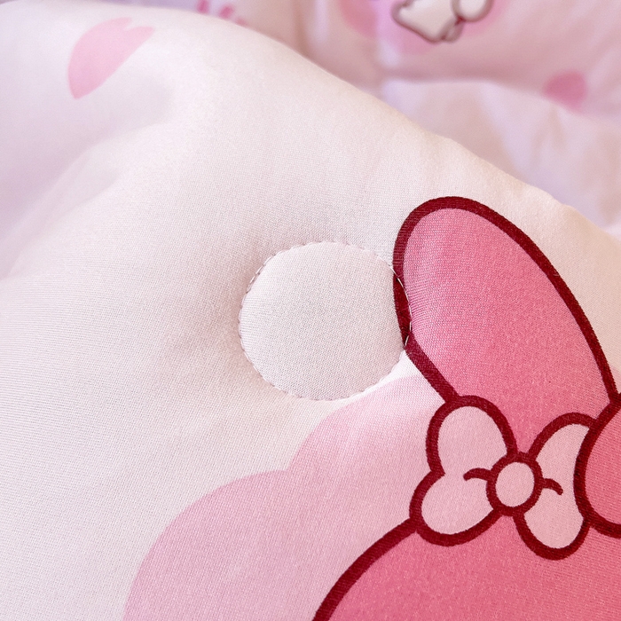 91家纺网 家纺一手货源 找家纺 鱼宝 2025新款三丽鸥针织棉豆豆被 爱心美乐蒂