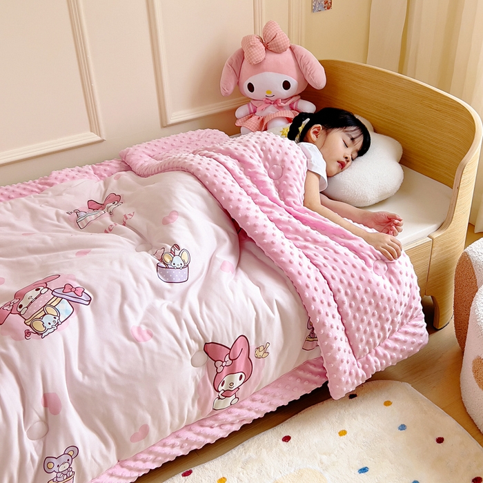 91家纺网 家纺一手货源 找家纺 鱼宝 2025新款三丽鸥针织棉豆豆被 爱心美乐蒂