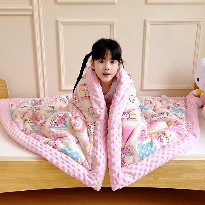 91家纺网 家纺一手货源 找家纺 鱼宝 2025新款三丽鸥针织棉豆豆被 Kitty甜品屋