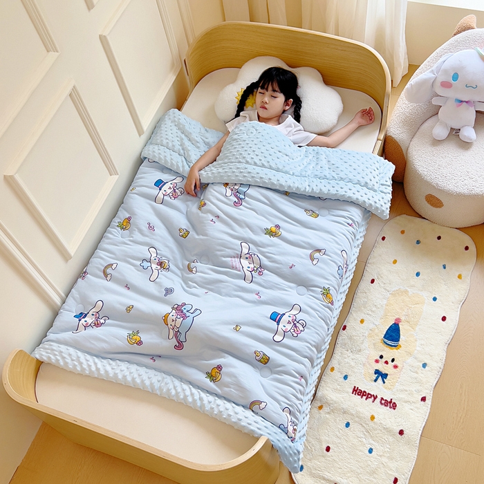 91家纺网 家纺一手货源 找家纺 鱼宝 2025新款三丽鸥针织棉豆豆被 水果玉桂狗