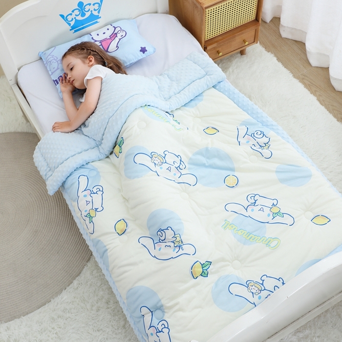 91家纺网 家纺一手货源 找家纺 鱼宝 2025新款三丽鸥针织棉豆豆被 开心玉桂狗