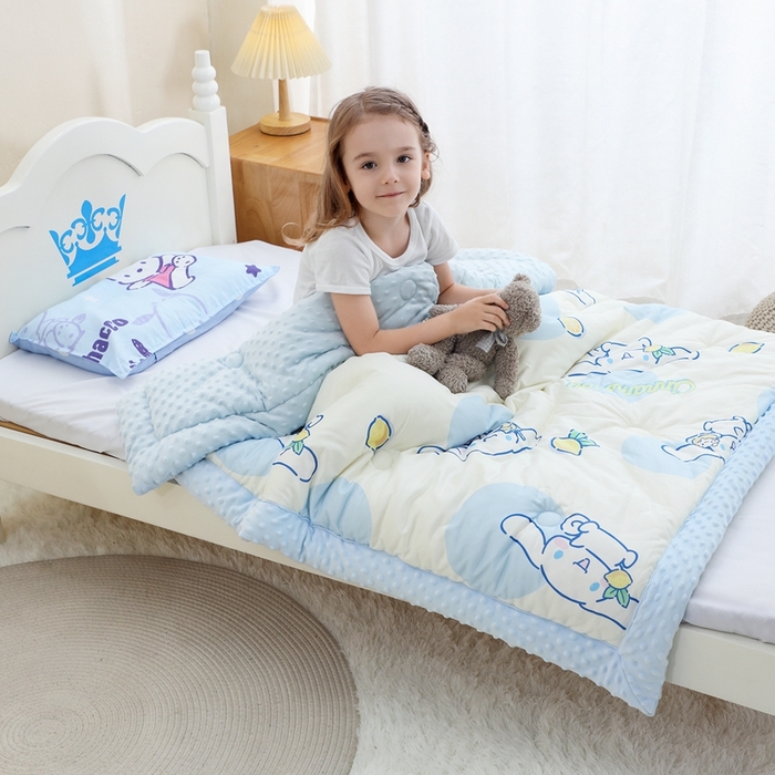 91家纺网 家纺一手货源 找家纺 鱼宝 2025新款三丽鸥针织棉豆豆被 开心玉桂狗