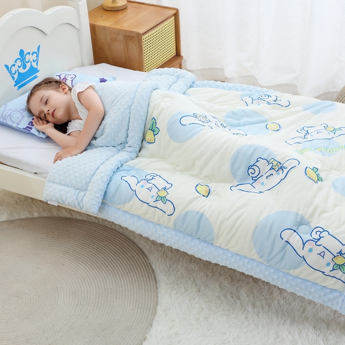 91家纺网 家纺一手货源 找家纺 鱼宝 2025新款三丽鸥针织棉豆豆被 开心玉桂狗