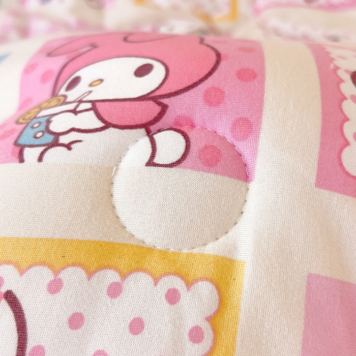 91家纺网 家纺一手货源 找家纺 鱼宝 2025新款三丽鸥针织棉豆豆被 Kitty甜品屋