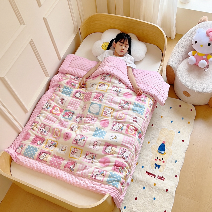 91家纺网 家纺一手货源 找家纺 鱼宝 2025新款三丽鸥针织棉豆豆被 Kitty甜品屋