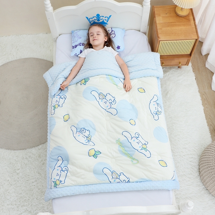 91家纺网 家纺一手货源 找家纺 鱼宝 2025新款三丽鸥针织棉豆豆被 开心玉桂狗