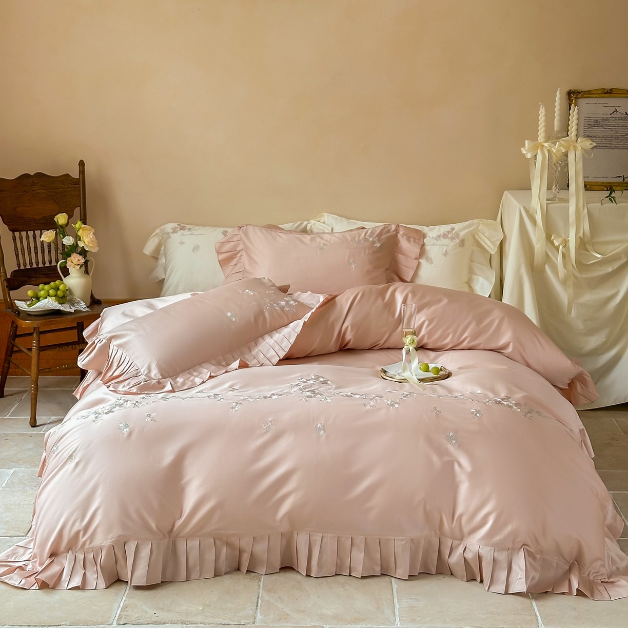 91家纺网 家纺一手货源 找家纺 窝米 2025新款长绒棉纯棉荷叶边100支刺绣工艺款四件套-玫瑰园 玫瑰园-粉