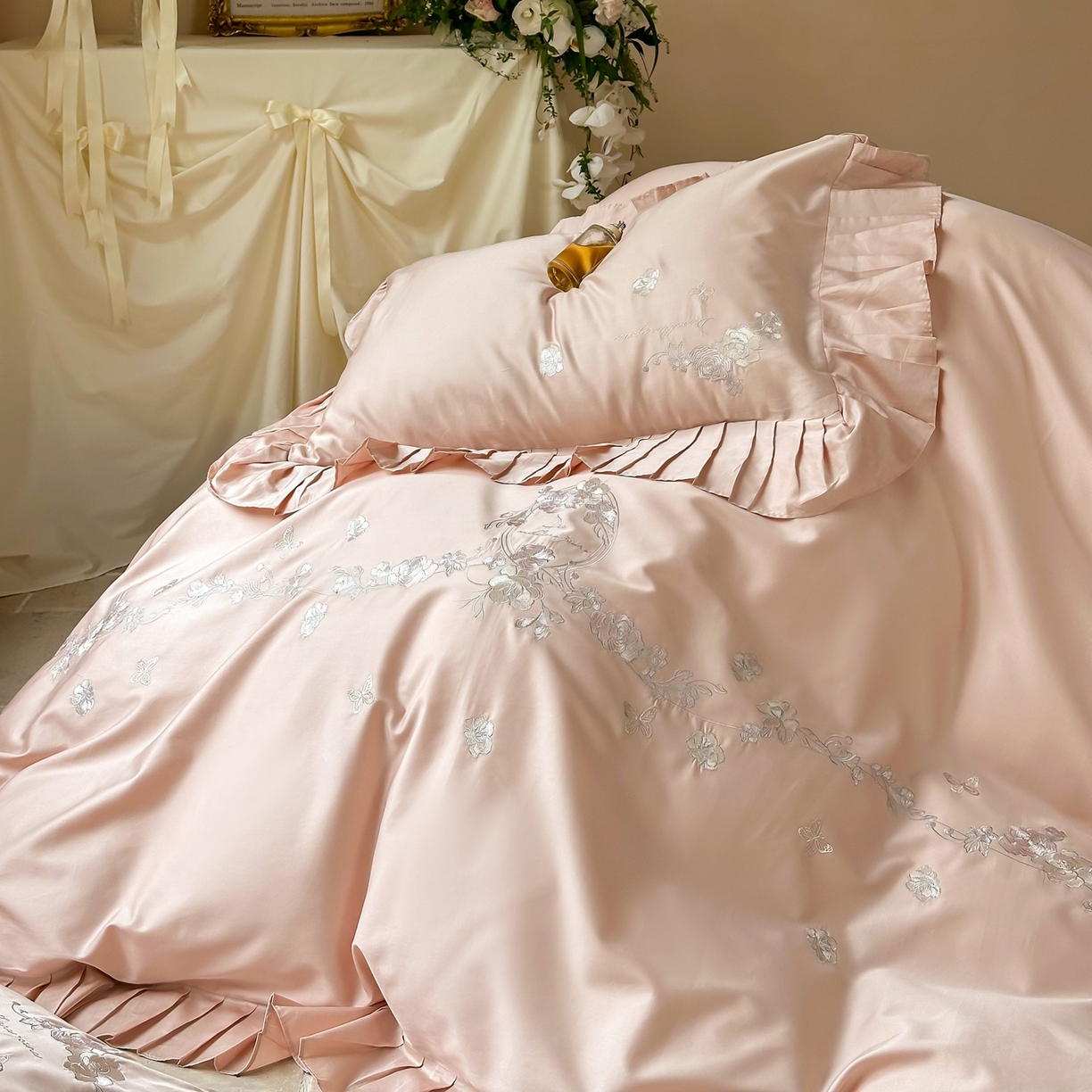 91家纺网 家纺一手货源 找家纺 窝米 2025新款长绒棉纯棉荷叶边100支刺绣工艺款四件套-玫瑰园 玫瑰园-粉