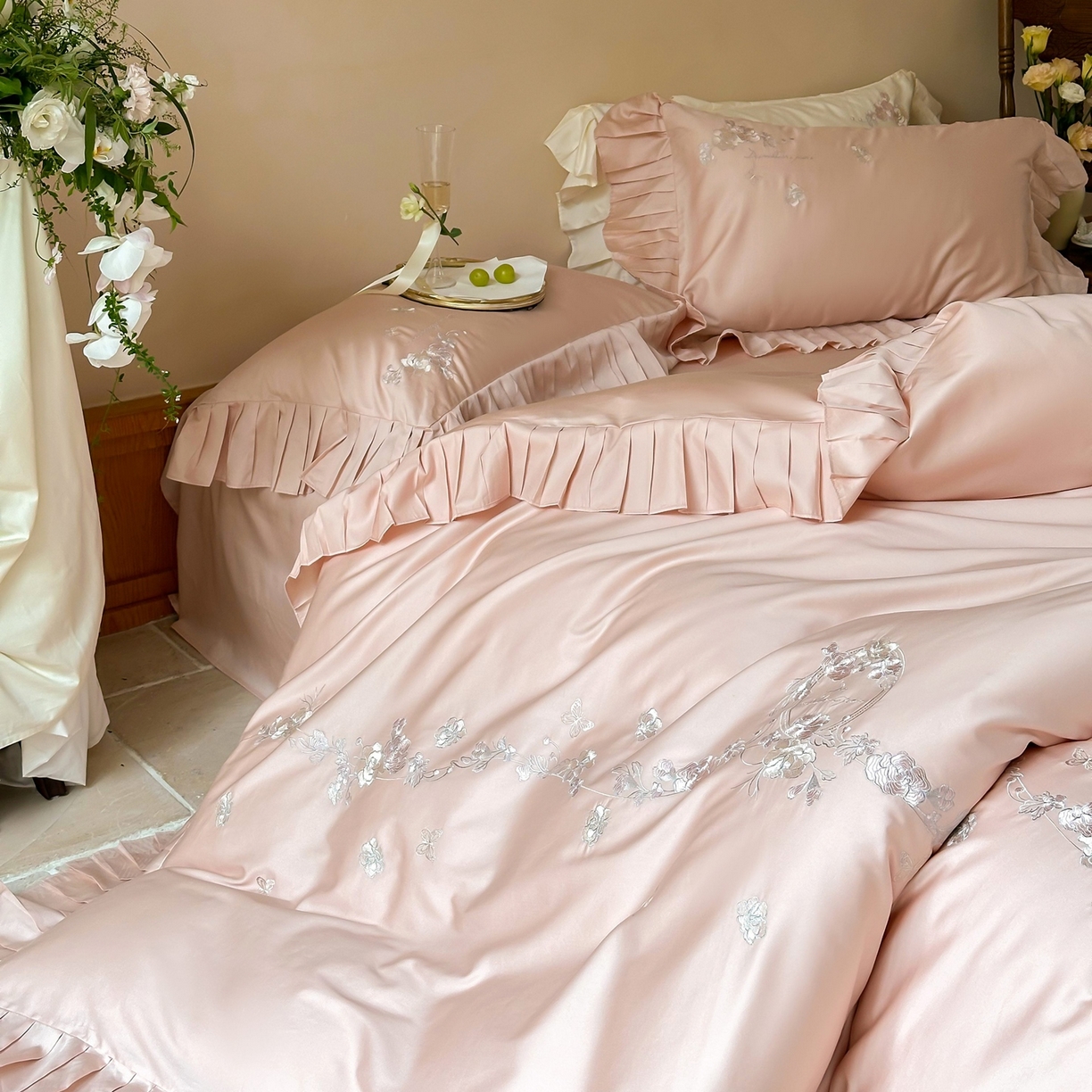 91家纺网 家纺一手货源 找家纺 （总）窝米 2025新款长绒棉纯棉荷叶边100支刺绣工艺款四件套-玫瑰园