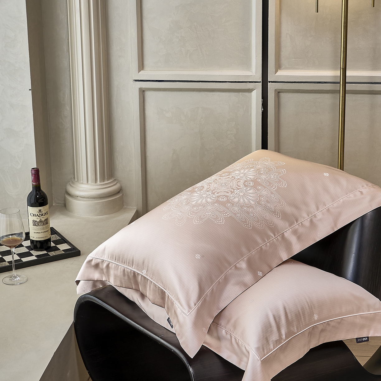 91家纺网 家纺一手货源 找家纺 玖玖爱家纺 2025秋冬限定奢宠色织真丝缎四件套-韵合雅 韵合雅-贝壳粉