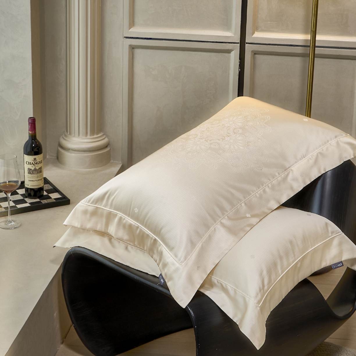 91家纺网 家纺一手货源 找家纺 玖玖爱家纺 2025秋冬限定奢宠色织真丝缎四件套-韵合雅 韵合雅-奶青白