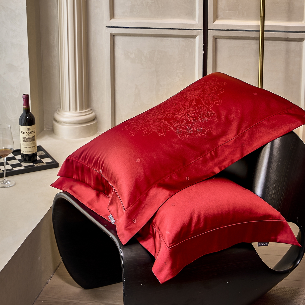 91家纺网 家纺一手货源 找家纺 玖玖爱家纺 2025秋冬限定奢宠色织真丝缎四件套-韵合雅 韵合雅-千禧红