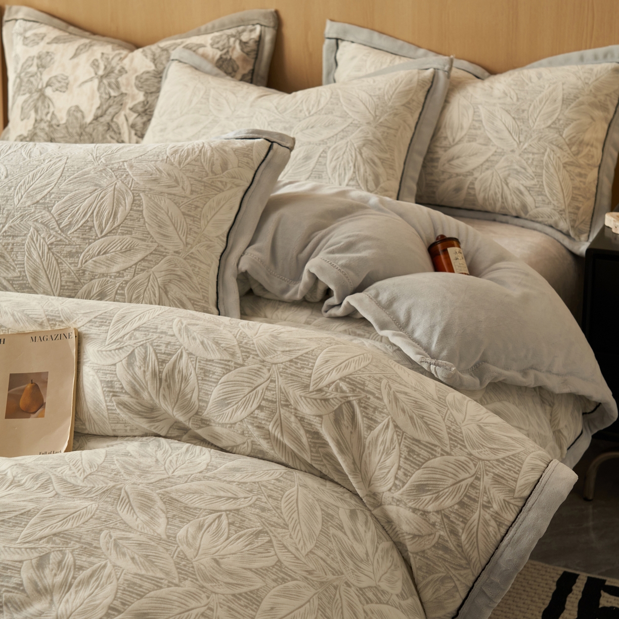 91家纺网 家纺一手货源 找家纺 晨曦家纺 2025新款牛奶绒浪花四件套雕花绒床上四件套 叶语