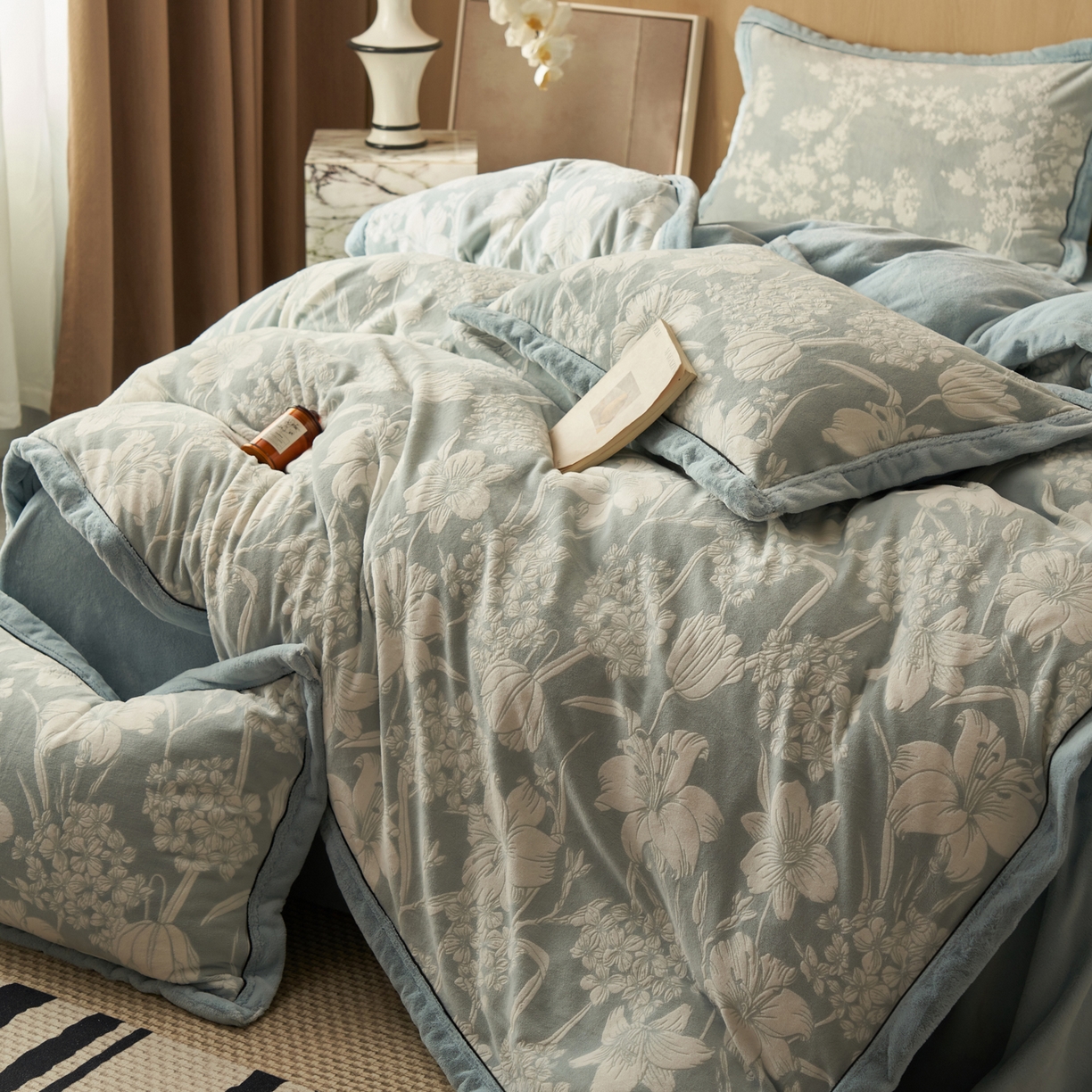 91家纺网 家纺一手货源 找家纺 晨曦家纺 2025新款牛奶绒浪花四件套雕花绒床上四件套 蓝花序