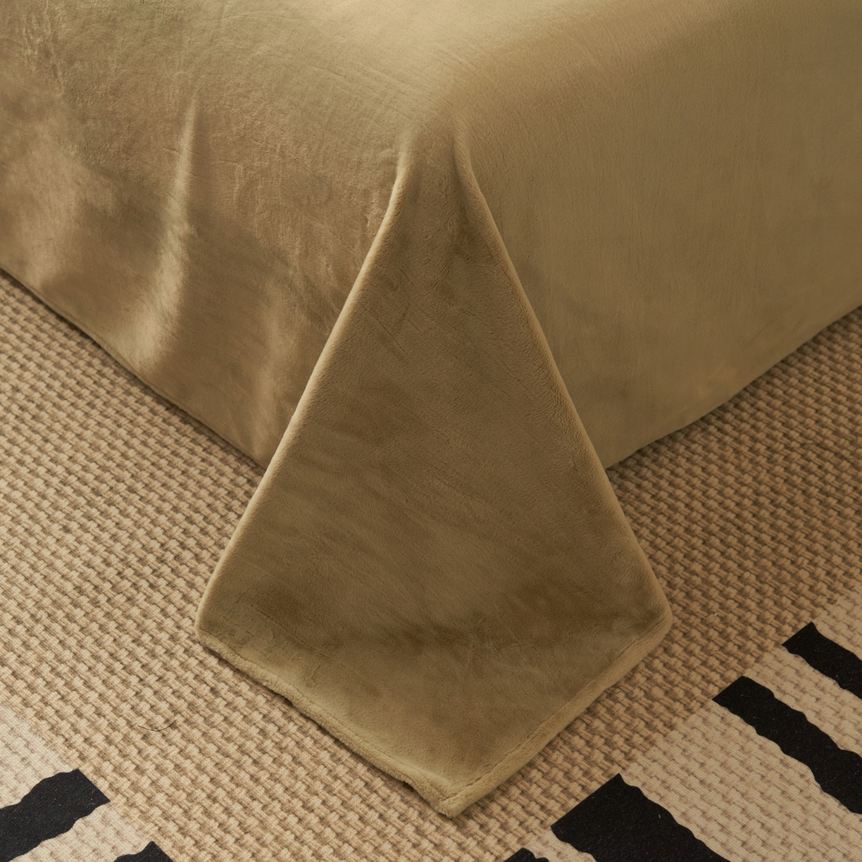 91家纺网 家纺一手货源 找家纺 晨曦家纺 2025新款牛奶绒浪花四件套雕花绒床上四件套 鎏金