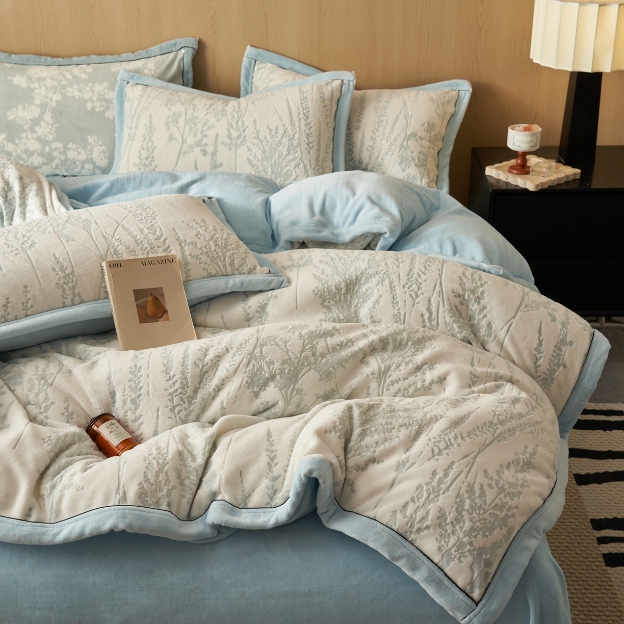 91家纺网 家纺一手货源 找家纺 晨曦家纺 2025新款牛奶绒浪花四件套雕花绒床上四件套 雅青