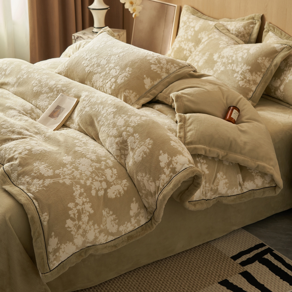 91家纺网 家纺一手货源 找家纺 晨曦家纺 2025新款牛奶绒浪花四件套雕花绒床上四件套 枝繁