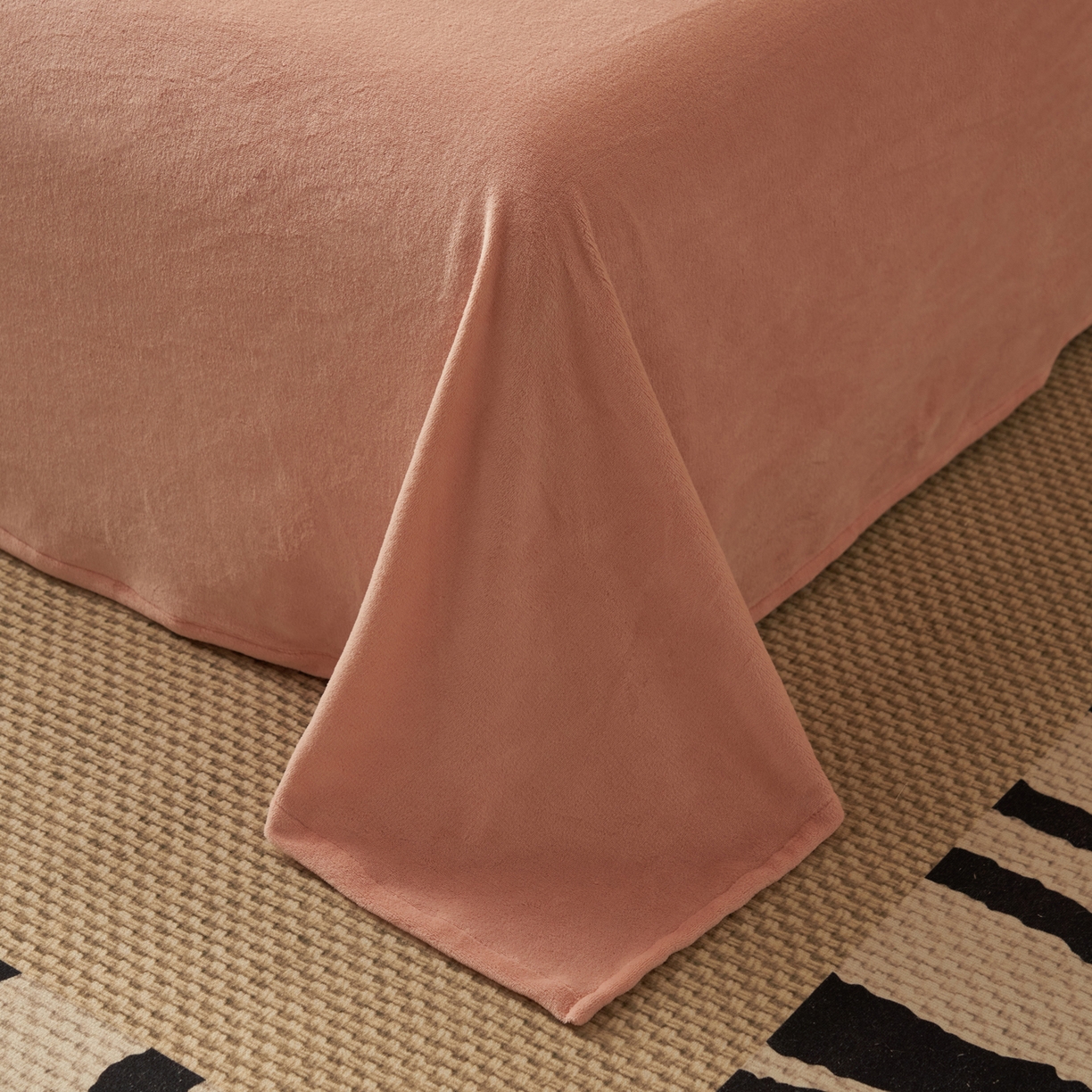 91家纺网 家纺一手货源 找家纺 晨曦家纺 2025新款牛奶绒浪花四件套雕花绒床上四件套 粉黛花语