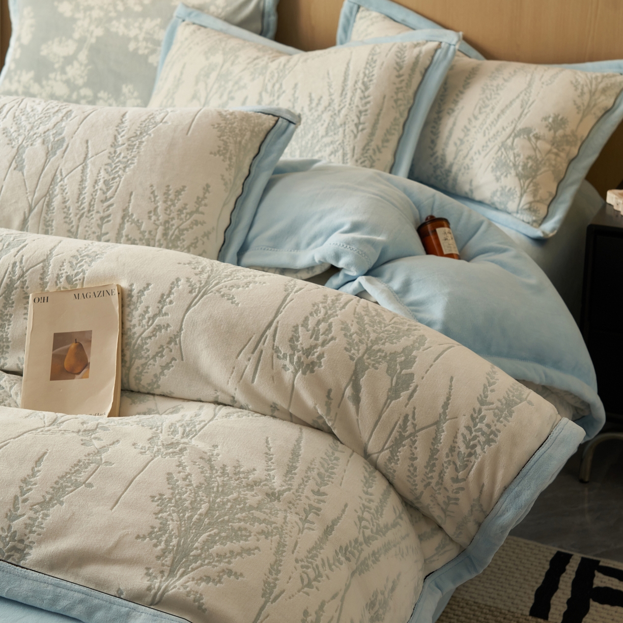 91家纺网 家纺一手货源 找家纺 晨曦家纺 2025新款牛奶绒浪花四件套雕花绒床上四件套 雅青