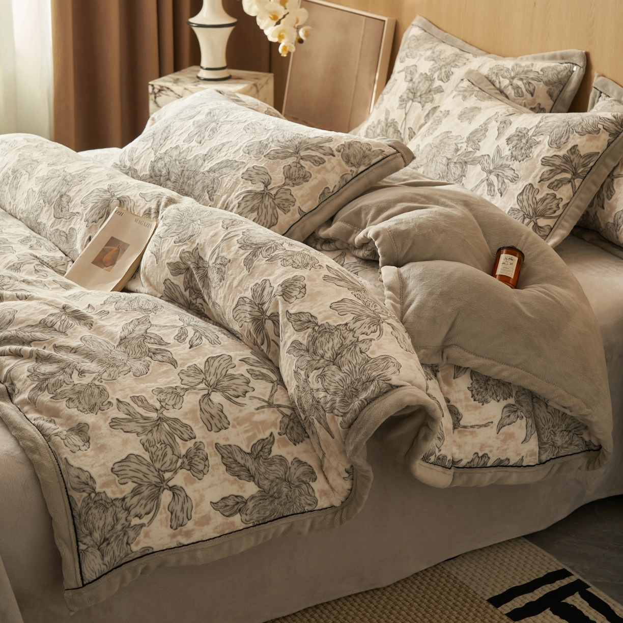 91家纺网 家纺一手货源 找家纺 晨曦家纺 2025新款牛奶绒浪花四件套雕花绒床上四件套 素米灰花