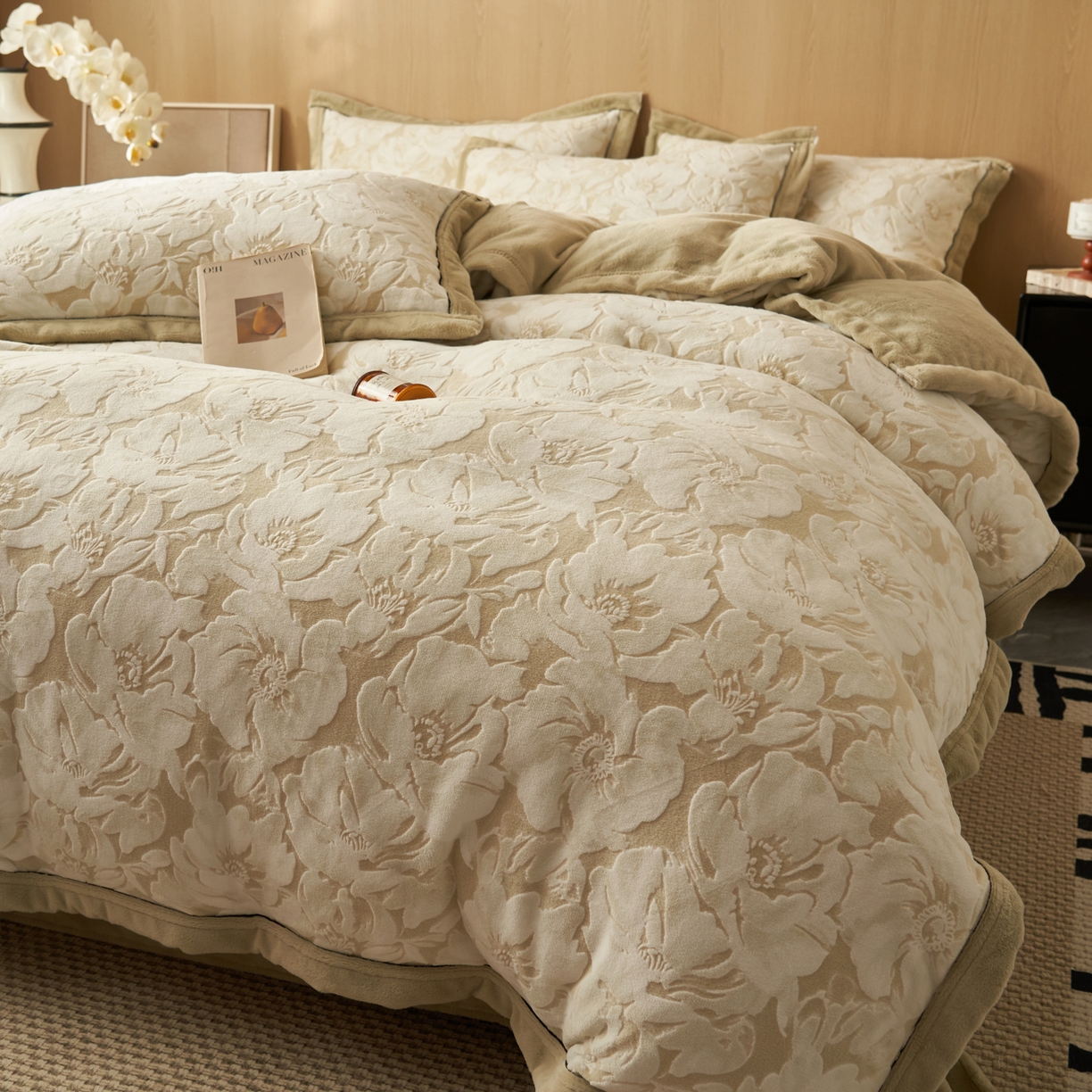 91家纺网 家纺一手货源 找家纺 晨曦家纺 2025新款牛奶绒浪花四件套雕花绒床上四件套 米漾花意